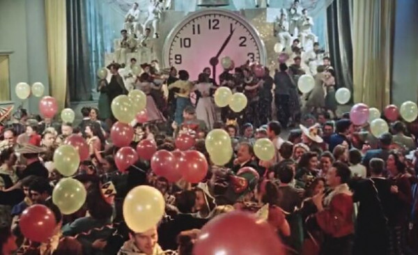 Из-за &laquo;Карнавальной ночи&raquo; в нашей жизни появились 2 традиции: одна дикая, другую обожают миллионы