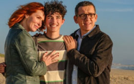 Слепнущий мальчик проводит каникулы с разведенными родителями в трейлере драмеди «Отпуск по семейным обстоятельствам»