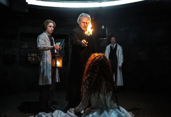 Выпьем за любовь: &laquo;Дракула&raquo; &mdash; Люк Бессон поселился в замке Тима Бертона