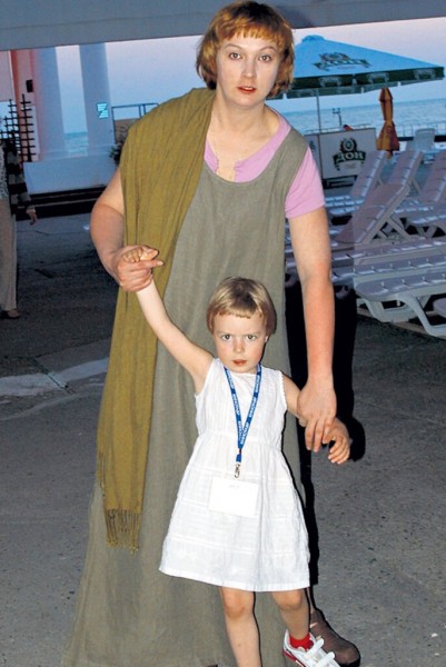 Четвертая жена Михаила Ефремова разрушила себя до основания: актриса Ксения Качалина похоронила дочь, спилась и умерла в нищете