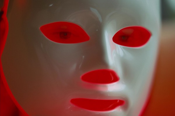 Бедные-жужжащие: &laquo;Бугония&raquo; Йоргоса Лантимоса &mdash; абсурд против конца света