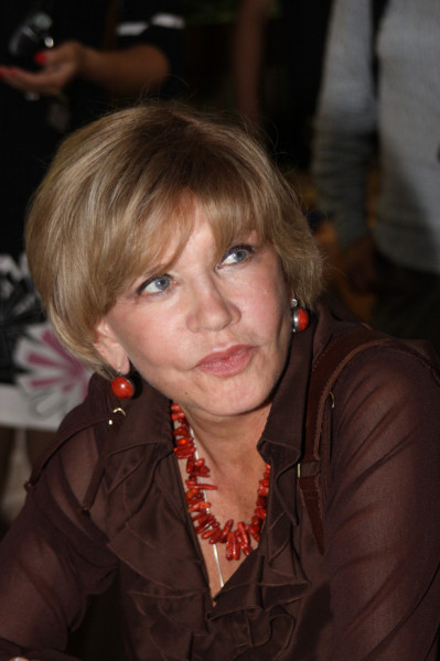 Нищее детство, тяжелый путь в актрисы, неудачная пластика и смерть мужа Владимира Меньшова: все удары Веры Алентовой