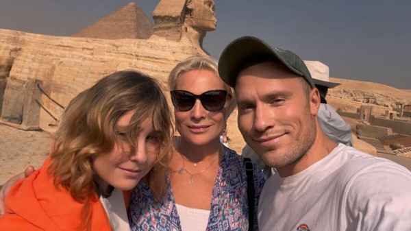 Вопреки стереотипам: Актрисы, которые строили отношения с мужчиной младше себя