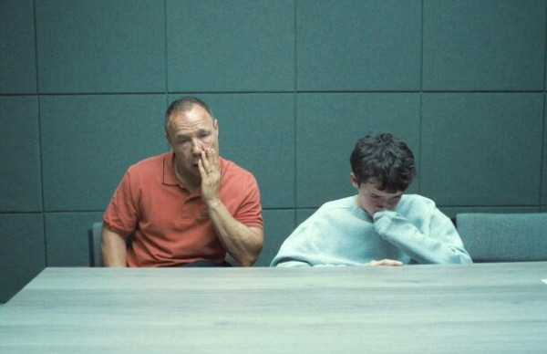 Смотрели запоем: 15 самых захватывающих сериалов 2025 года