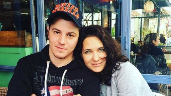 Вопреки стереотипам: Актрисы, которые строили отношения с мужчиной младше себя