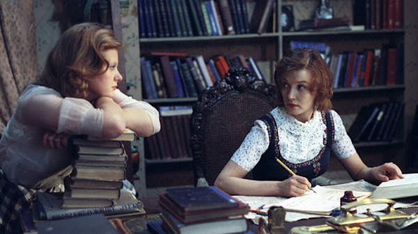 Нищее детство, тяжелый путь в актрисы, неудачная пластика и смерть мужа Владимира Меньшова: все удары Веры Алентовой