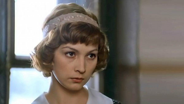 Четвертая жена Михаила Ефремова разрушила себя до основания: актриса Ксения Качалина похоронила дочь, спилась и умерла в нищете