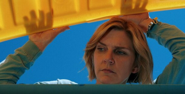 Смотрели запоем: 15 самых захватывающих сериалов 2025 года