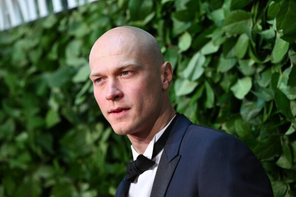 Потеря, переезд, развод: итоги года Юры Борисова &mdash; после &laquo;Оскара&raquo; на лысую голову обрушились потрясения