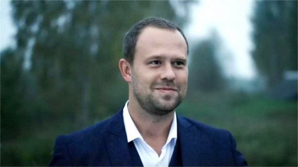 Внебрачный сын и развод с Нино Нинидзе: о чем молчит актер Кирилл Плетнев