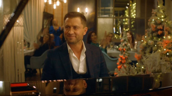 С кем бы Вы выпили шампанского? Харизматичные герои новогодних фильмов