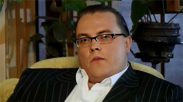 Женился в 32 года на вдове Евгения Дворжецкого и вырастил чужих детей: как живет звезда &laquo;Шифра&raquo; Алексей Колган