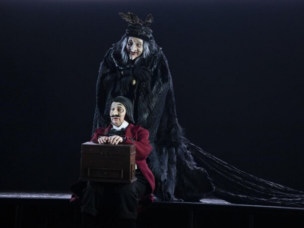 В прокат выходит киноверсия спектакля &laquo;Мертвые души&raquo; с Марией Ароновой  и Владиславом Гандрабурой 