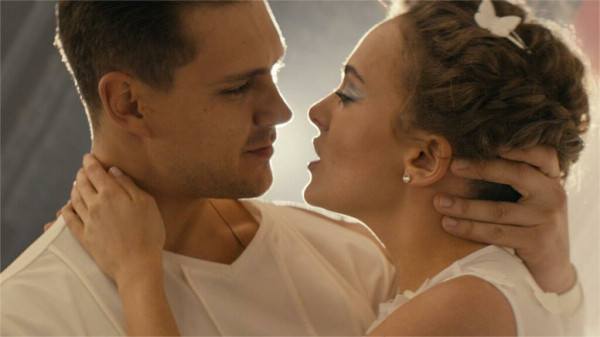 Романы с Ильей Глинниковым и Милошем Биковичем, скандал с наркотиками: как сейчас живет сменившая имя Аглая Тарасова