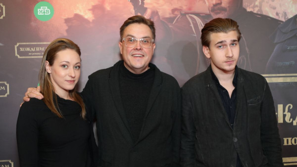 Женился в 32 года на вдове Евгения Дворжецкого и вырастил чужих детей: как живет звезда &laquo;Шифра&raquo; Алексей Колган