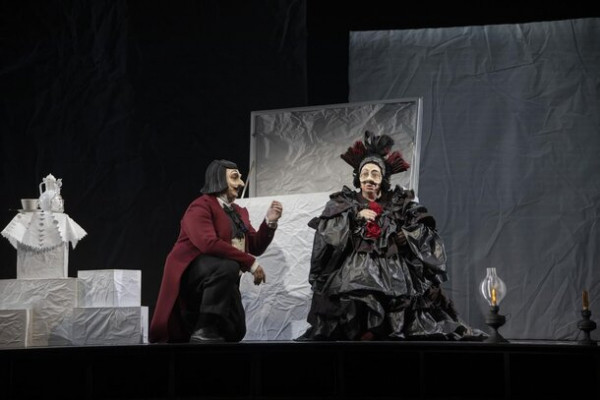 В прокат выходит киноверсия спектакля &laquo;Мертвые души&raquo; с Марией Ароновой  и Владиславом Гандрабурой 