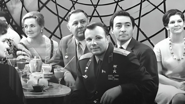 Главные гости советского &laquo;Голубого огонька&raquo;: у сцены сидели не только артисты