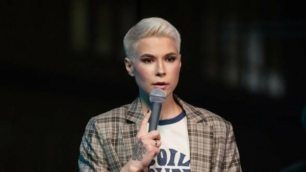 Пьянство матери и нищета: как живет бездетная юмористка Зоя Яровицына Пьянство матери и нищета: как живет бездетная юмористка Зоя Яровицына