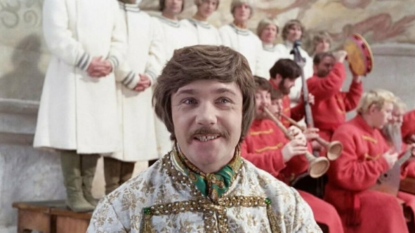 С кем бы Вы выпили шампанского? Харизматичные герои новогодних фильмов