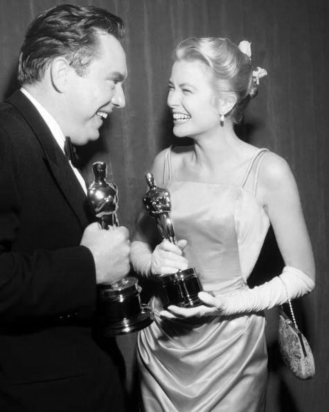 10 иконических образов за всю историю церемонии &laquo;Оскар&raquo;: от Одри Хепберн в Givenchy до Шэрон Стоун в рубашке Gap