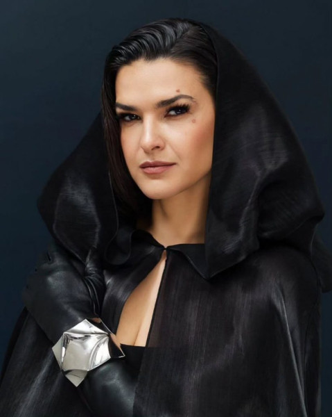 Я не могу быть постоянно на работе: Виктория Райдос о заниженных оценках, осознанном материнстве и бьюти-секретах