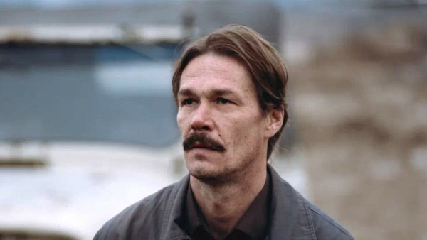 Зовет жену богиней и благодарит судьбу: как живет звезда сериала «Лихие» Артем Быстров Зовет жену богиней и благодарит судьбу: как живет звезда сериала «Лихие» Артем Быстров