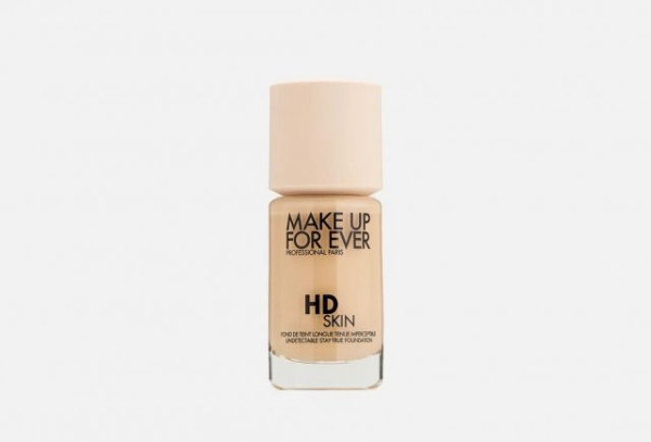 Трендовый макияж на весну 2025: lip combo, стрелки и загорелый румянец