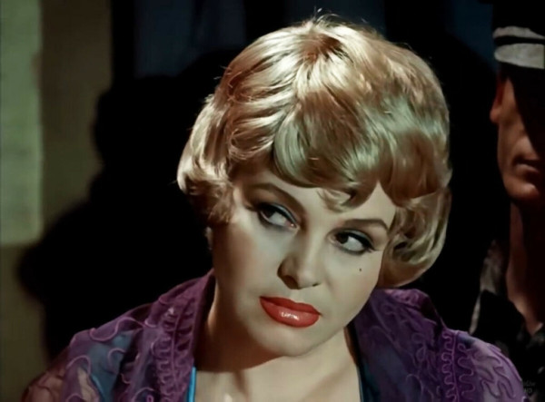 Мало снималась и не вышла замуж: печальная судьба одинокой актрисы Александры Дорохиной Мало снималась и не вышла замуж: печальная судьба одинокой актрисы Александры Дорохиной