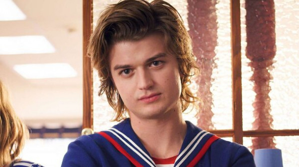 Пока все обсуждают секретный эпизод "Очень странных дел", Джо Кири снялся в улётном новом ужастике с рейтингом 18+ Пока все обсуждают секретный эпизод "Очень странных дел", Джо Кири снялся в улётном новом ужастике с рейтингом 18+