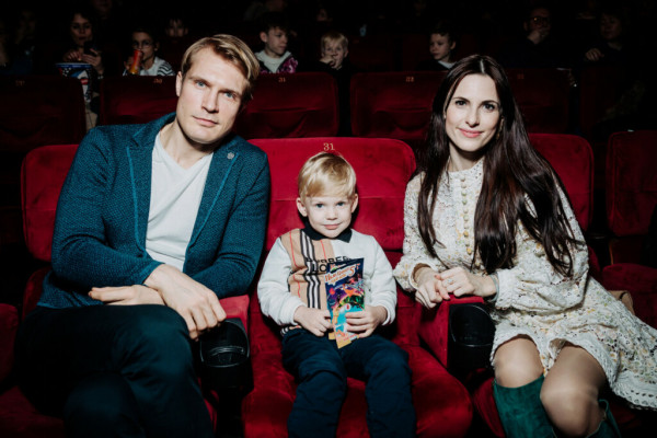 Как живет рослый красавец Кирилл Зайцев: Бросил море, был на родах жены, разбил не одно сердце