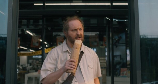 Александр Зубарев налаживает отношения с Валей Карнавал в трейлере комедии &laquo;Скуф&raquo;