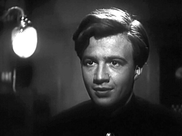 Помните Принца из советской «Золушки»? Он порхал лишь на экране, а реальная жизнь не была похожа на сказку – все из-за двух трагедий Помните Принца из советской «Золушки»? Он порхал лишь на экране, а реальная жизнь не была похожа на сказку – все из-за двух трагедий