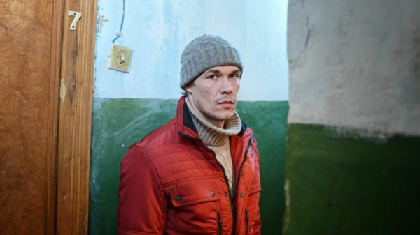 Зовет жену богиней и благодарит судьбу: как живет звезда сериала «Лихие» Артем Быстров Зовет жену богиней и благодарит судьбу: как живет звезда сериала «Лихие» Артем Быстров