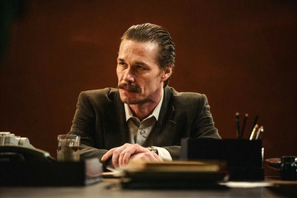 Зовет жену богиней и благодарит судьбу: как живет звезда сериала «Лихие» Артем Быстров Зовет жену богиней и благодарит судьбу: как живет звезда сериала «Лихие» Артем Быстров