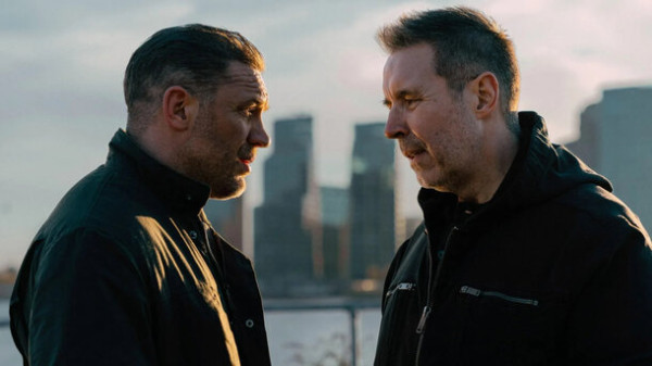 &laquo;Гангстерленд&raquo; стал одним из главных сериалов 2025 года, но это турдизи в России &laquo;уделало&raquo; шедевр Ричи