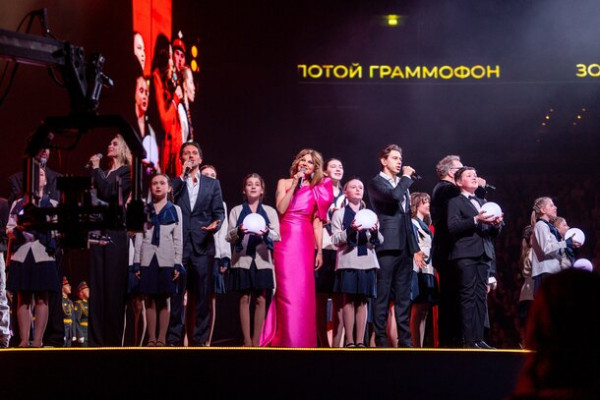 Ведущими &laquo;Золотого граммофона&raquo; в Санкт-Петербурге станут Елена Север и Артур Пирожков