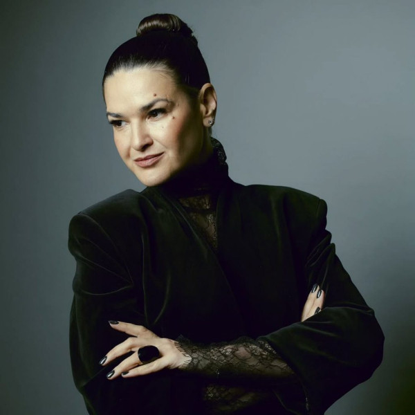 Я не могу быть постоянно на работе: Виктория Райдос о заниженных оценках, осознанном материнстве и бьюти-секретах