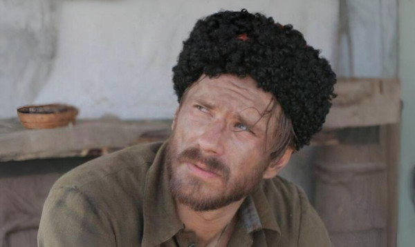 Окончил ПТУ, работал на заводе, похоронил близкого человека: испытания Александра Горбатова