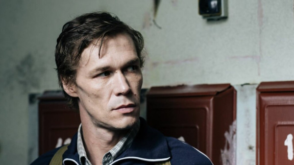 Зовет жену богиней и благодарит судьбу: как живет звезда сериала «Лихие» Артем Быстров Зовет жену богиней и благодарит судьбу: как живет звезда сериала «Лихие» Артем Быстров