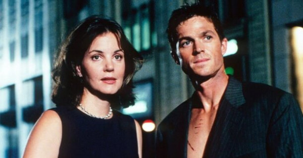 Олды, вспомните этот сериал? Научная фантастика, но со шпионами: продержался в эфире всего 1 сезон