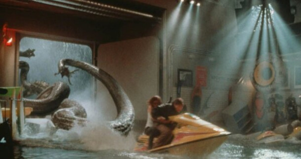 &laquo;Титаник&raquo; + &laquo;Чужой&raquo; = забытый шедевр Sci-Fi от режиссера &laquo;Мумии&raquo;: включал просто для фона, в итоге ставлю 9/10 