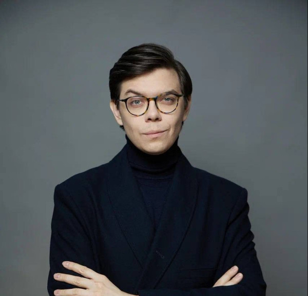 Год больших перемен. Почему игра в «музыкальные стульчики» креативных директоров брендов – это не только про моду? Год больших перемен. Почему игра в «музыкальные стульчики» креативных директоров брендов – это не только про моду?