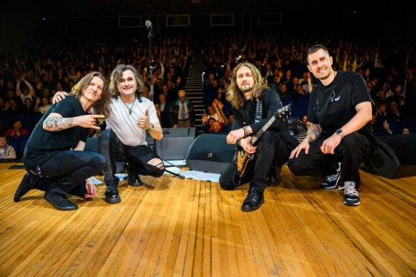 Знаменитая рок-группа «Земляне» выступила в трех городах Знаменитая рок-группа «Земляне» выступила в трех городах