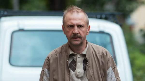 Поздняя слава, брак с Ольгой Теняковой и двое детей: как живет скрытный актер Тимофей Трибунцев