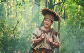 Джеки Чан спасает медвежонка в трейлере комедийного боевика «Операция “Панда”. Дикая миссия»