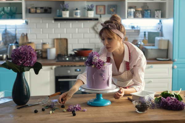 7 жизнеутверждающих российских сериалов без хтони, которые поднимут настроение