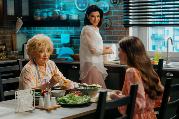 Анна Фроловцева прославилась в 60 лет и похоронила мужа: как сейчас живет Галина Ивановна из &laquo;Ворониных&raquo;