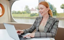 Идеальное убийство времени: какой сериал посмотреть в самолете, чтобы не хотелось выходить на посадку