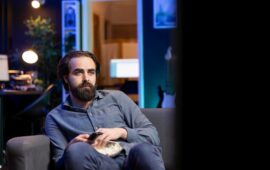 Сериал Внутри: где смотреть в хорошем качестве и почему о нём все говорят?